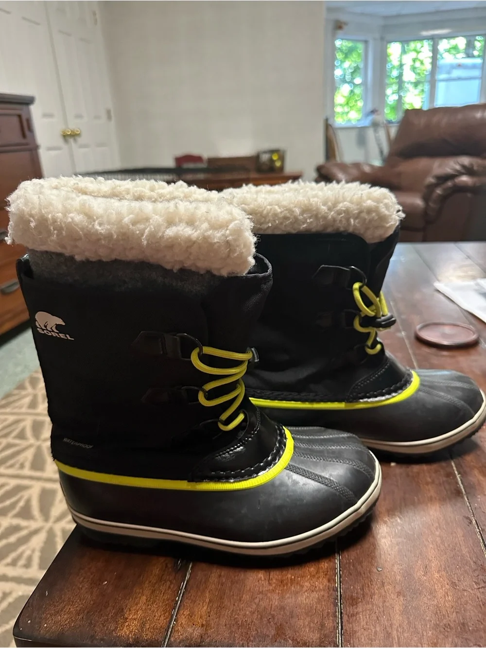 SOREL Waterproof Boots Size 5 Women's. Unique color pattern.Excellent condition!